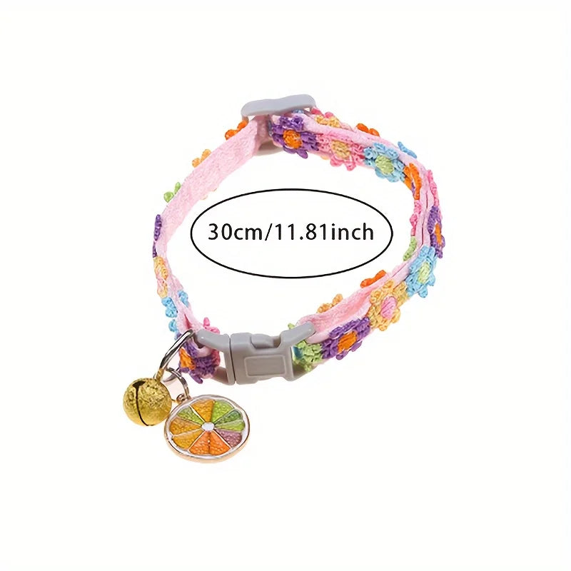 Blumen-Halsband mit Glöckchen in Gelb – Detailansicht – Petix